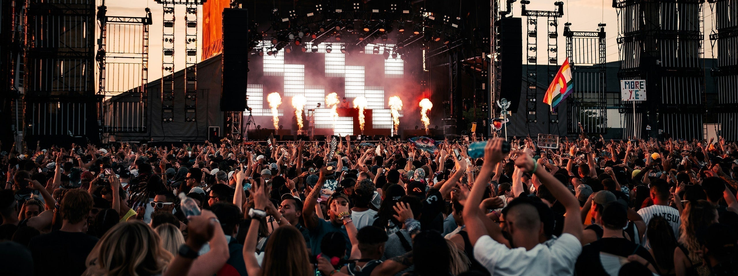 Going Smokeless at Music Festivals: Why Nicotine Pouches Are the Perfect Companion