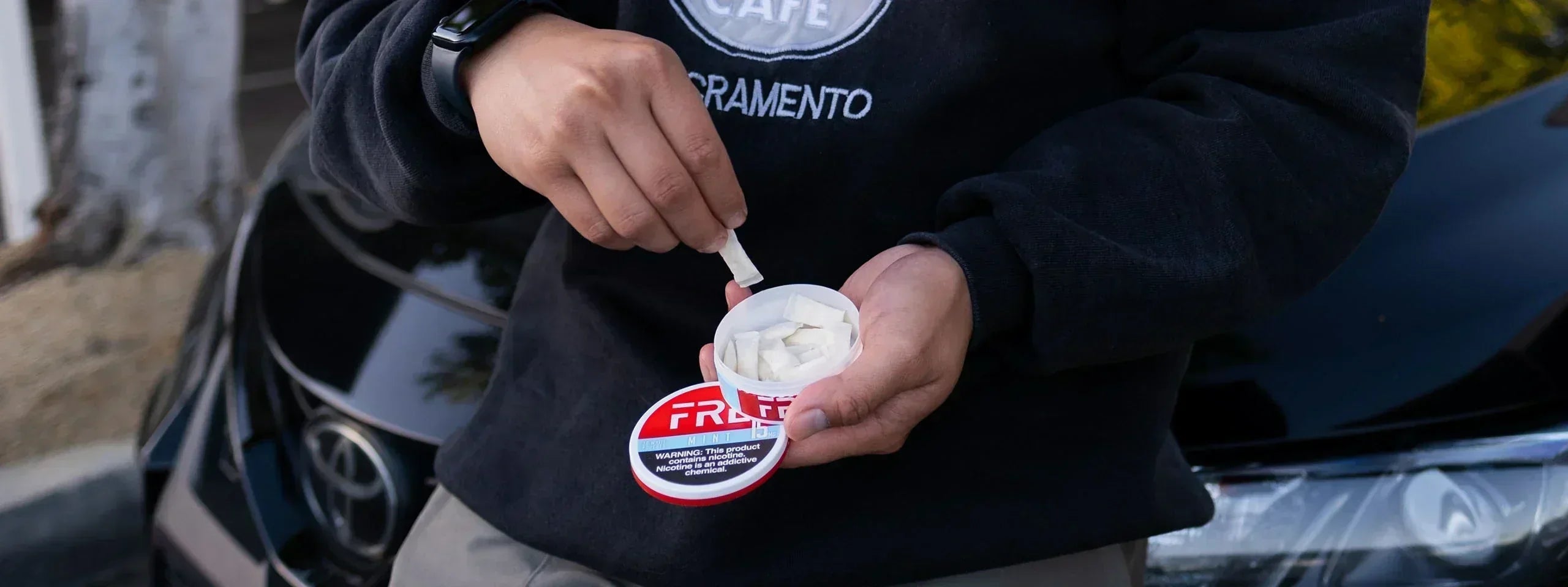 Moist Nicotine Pouches Vs Dry Nicotine Pouches: Which Is Right For You?