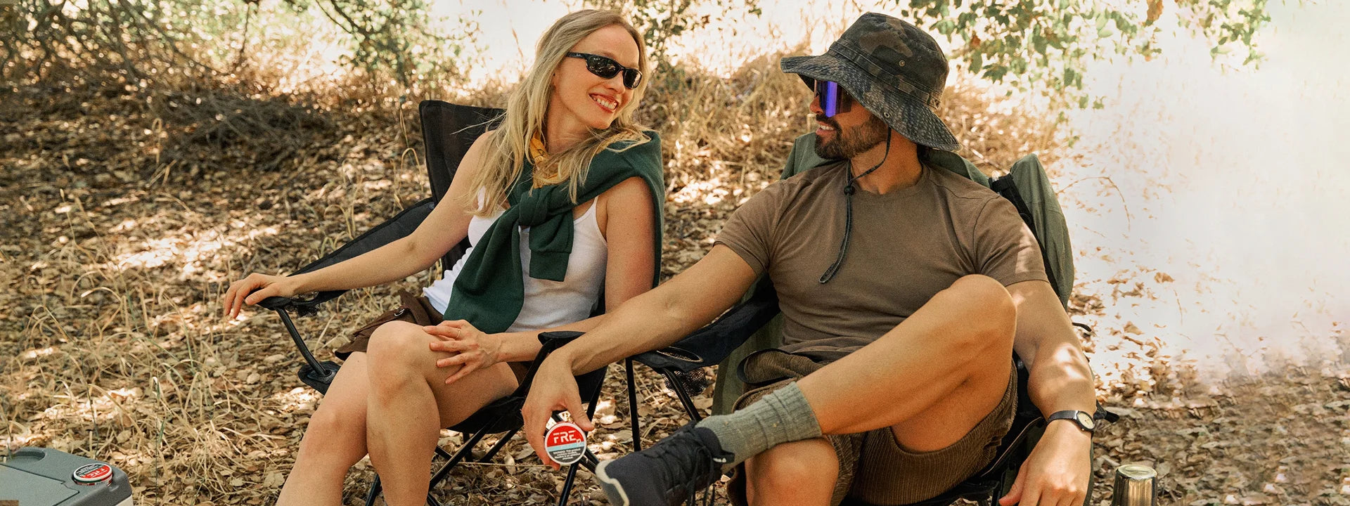 Happy couple camping and relaxing outdoors enjoying FRE nicotine pouches